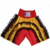 Traditionelle Muay Thai Shorts in Gold-Rot mit Fransen-Verzierung fĂĽr ein einzigartiges Design.