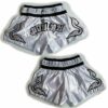 Hochwertige Muay Thai Shorts in Weiß mit schwarzen und silbernen Mustern, klassisches Design.