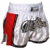 Silber-Rote Muay Thai Shorts mit atmungsaktiven Mesh-Panels und elastischem Bund.